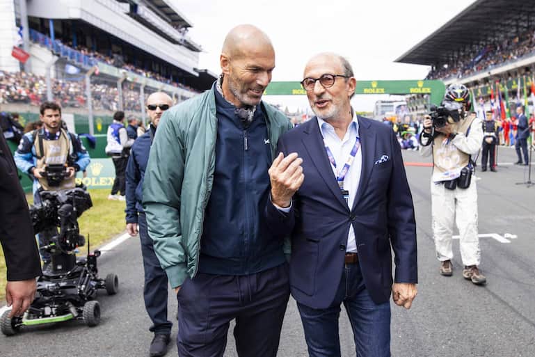 Motorsportfan und Formel-1-Sponsor: Richard Mille (r.) mit Ex-Fussballstar ­Zinédine Zidane am 24-Stunden-Rennen von Le Mans.