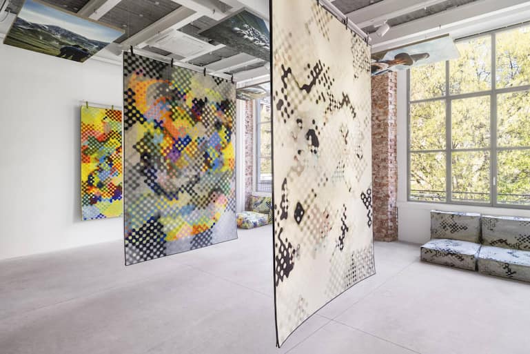 House of Switzerland: Die Muster für Moira schuf die Schweizer Designerin Claudia Caviezel mithilfe der umweltfreundlichen Deep-Dyeing-Technologie.
